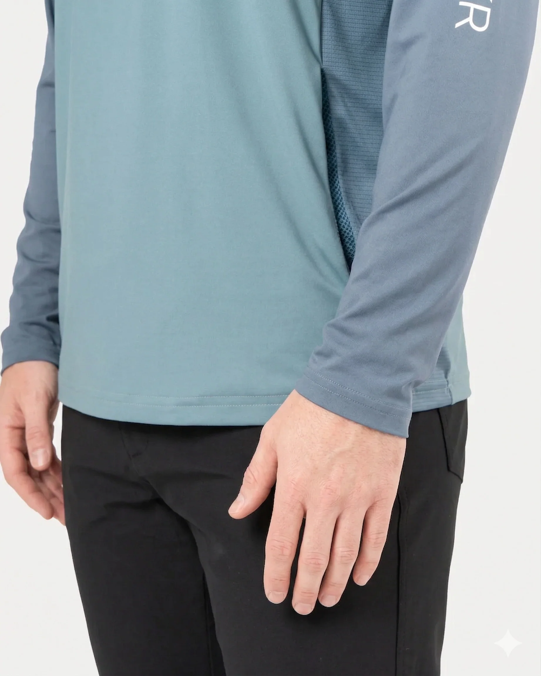 Camiseta Performance con máscara Signature - Image 9
